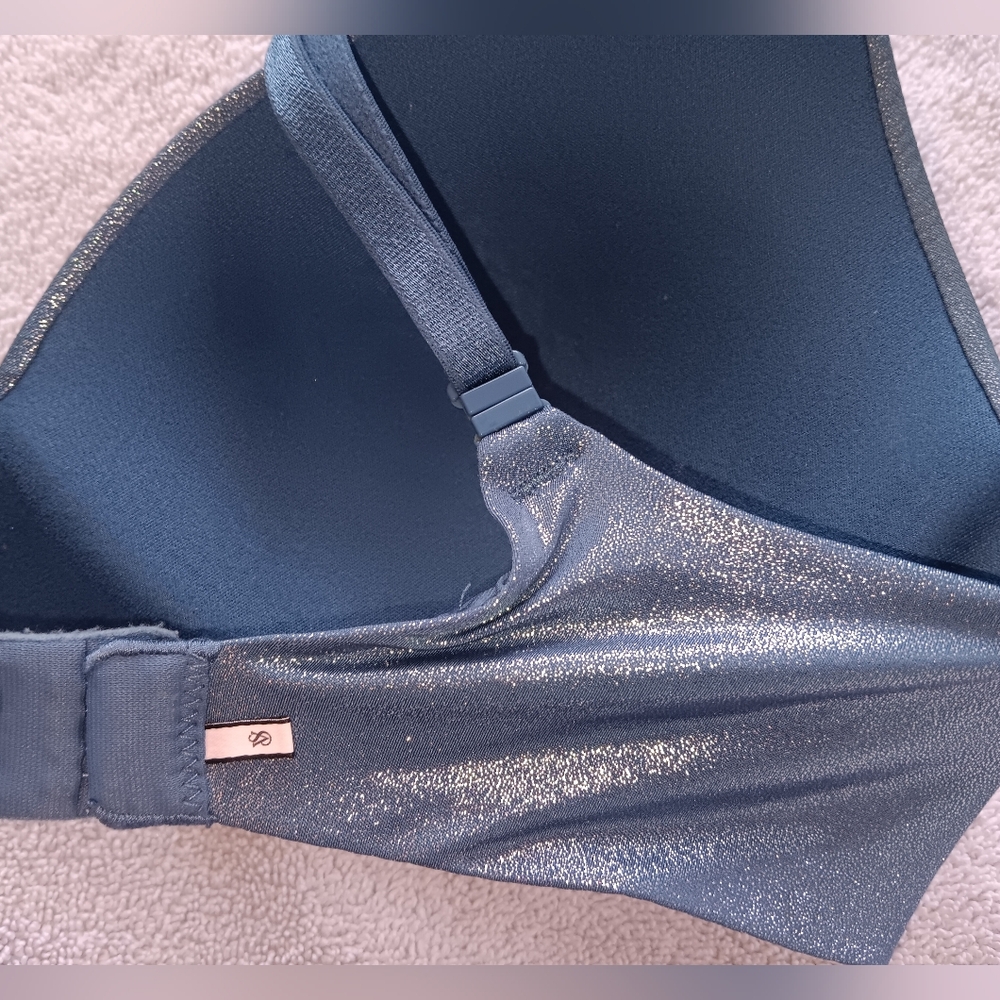 Victoria's Secret Blue Shimmer Metallic Bra. 32D. - Picture 6 of 12
